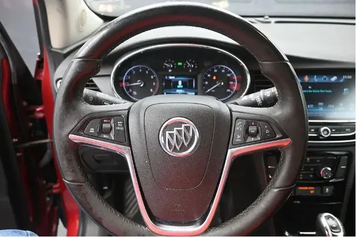 $9998 : Buick Encore 2017 Preferred image 3