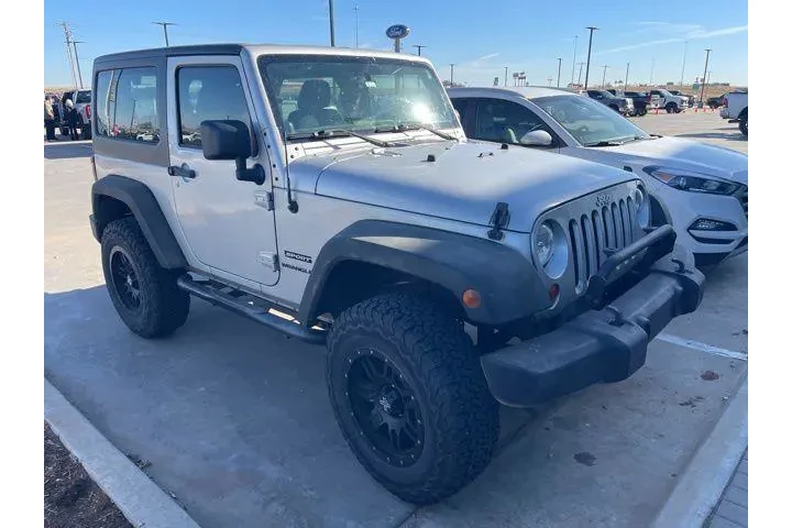 $9800 : Jeep Wrangler 2011 4x4 Sport image 3