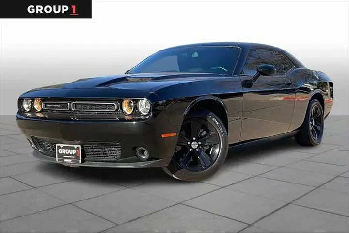 $22995 : Dodge Challenger 2023 SXT 2d image 1