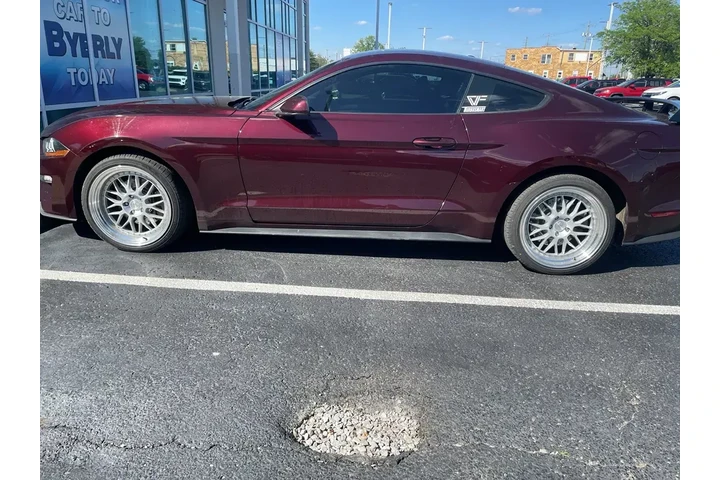 $15915 : Ford Mustang 2018 EcoBoost 2 image 4