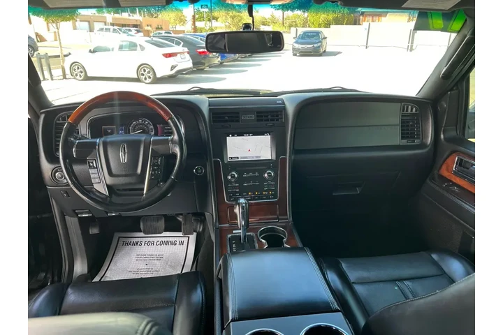 2017 Navigator Select 4WD image 9