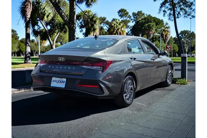 $19608 : Hyundai ELANTRA 2024 SEL 4dr image 5