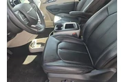 $20921 : Chrysler Pacifica 2023 Touri thumbnail