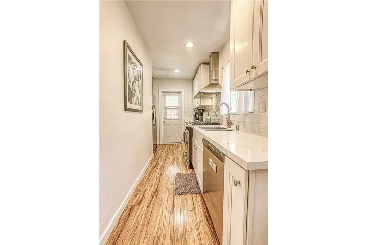$1170 : Cozy and Affordable 1bd 1ba image 3