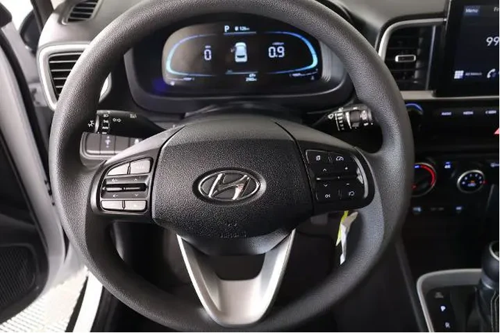 $21226 : Hyundai VENUE 2026 SE 4dr Cr image 3