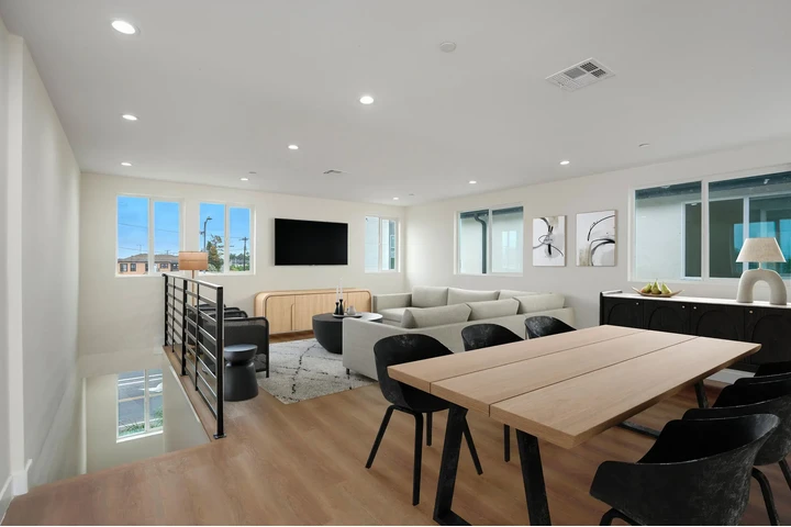$3695 : FOR RENT 10909 MAIN ST 90061 image 3