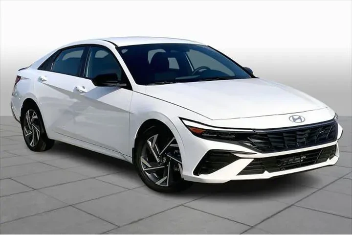 $24597 : Hyundai ELANTRA Hybrid 2025 image 3