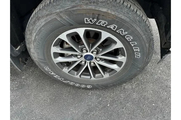 $29443 : Ford F-150 2019 4x4 Lariat 4 image 9