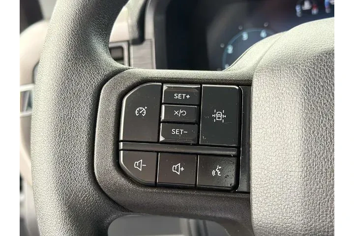 $35800 : Ford F-150 2024 4x4 XL 2dr R image 8