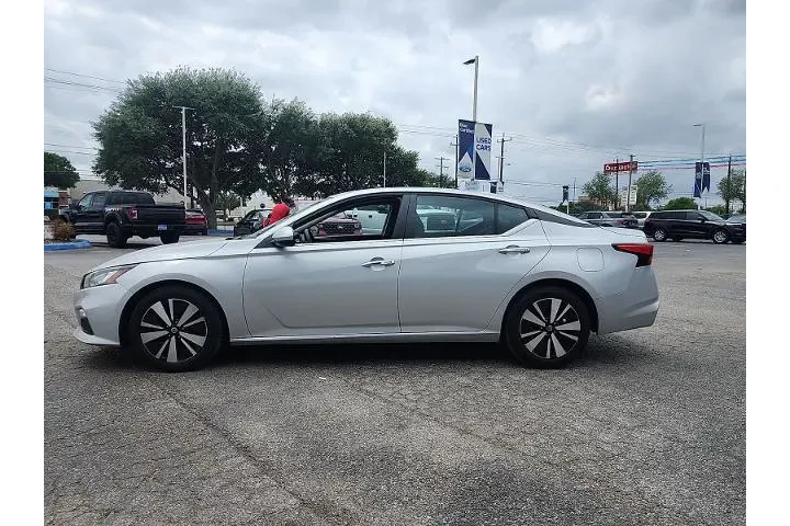 $15495 : Nissan Altima 2021 2.5 SV 4d image 4