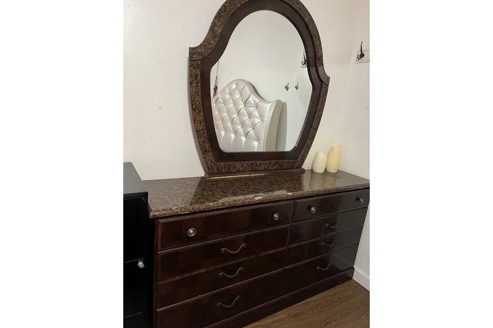 $85 : Muebles para ropa con espejo image 5