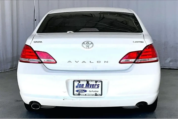 $5491 : Toyota Avalon 2005 Limited 4 image 4