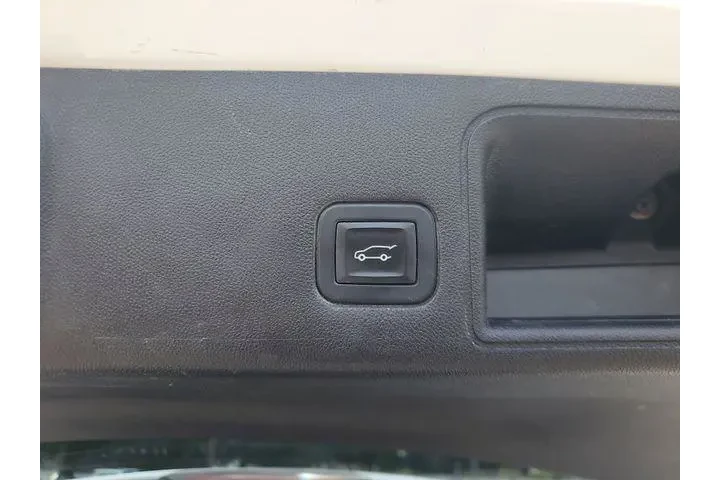 $18988 : GMC Terrain 2019 Denali 4dr image 6