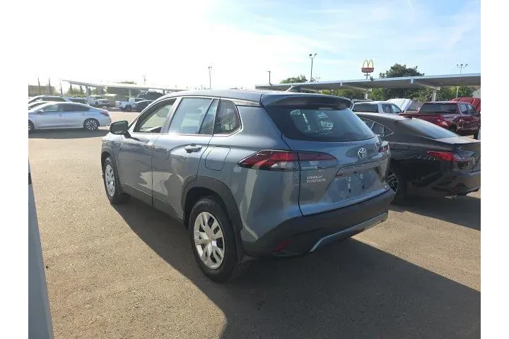 $29900 : Toyota Corolla Cross 2026 L image 4