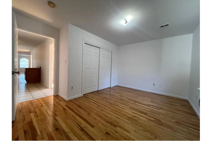 $2500 : COMODO APARTAMENTO image 5