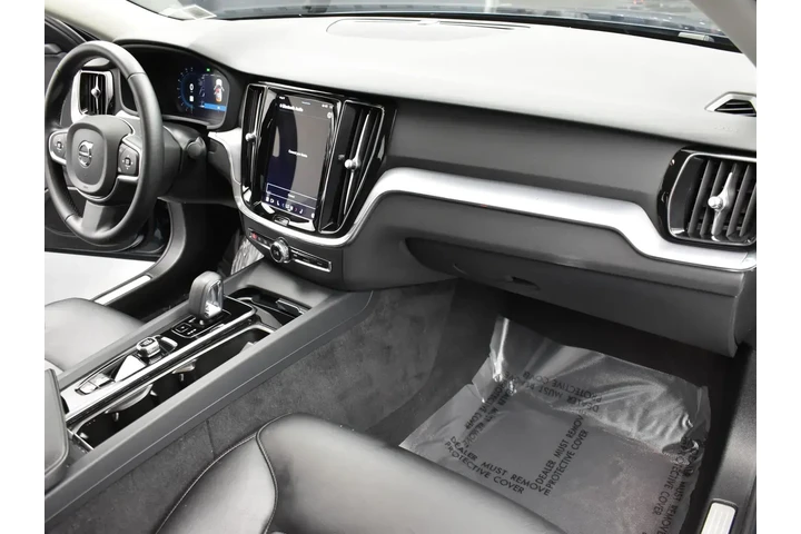 Volvo S60 2024 AWD B5 Core D image 7