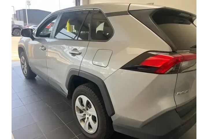 $25922 : Toyota RAV4 2022 AWD LE 4dr image 10