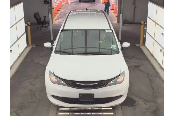 $22223 : Chrysler Voyager 2023 LX 4dr image 2