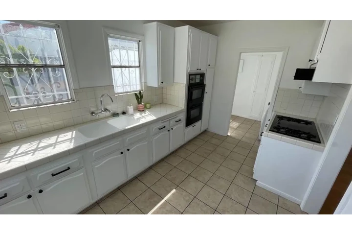 $1950 : Clean Outdoor Space image 5