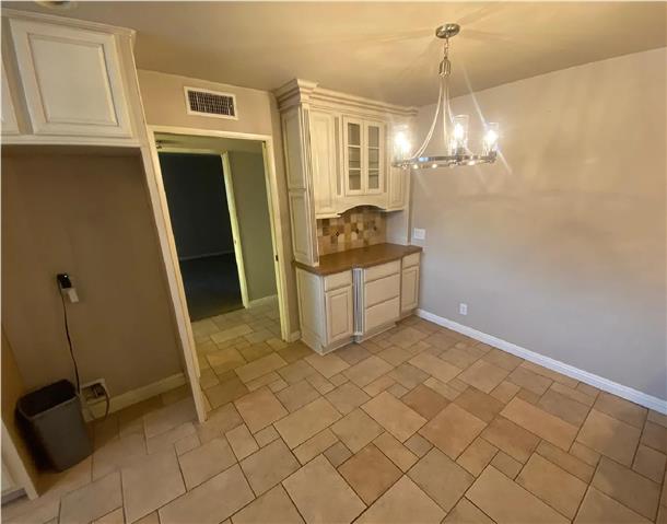 $1350 : clean 3 Bedroom remodeled home image 3