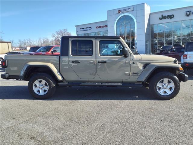 $34997 : PRE-OWNED 2020 JEEP GLADIATOR image 3