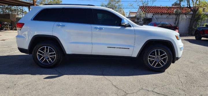 $18995 : 2019 Grand Cherokee Limited image 3