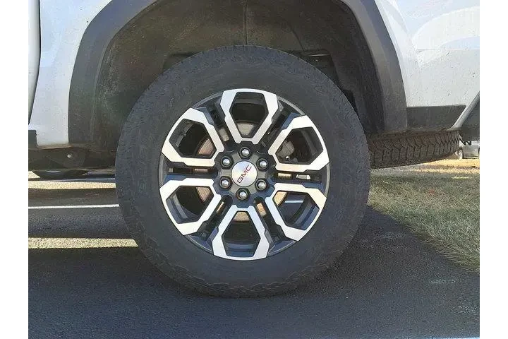 $39500 : GMC Canyon 2023 4x4 AT4 4dr image 3