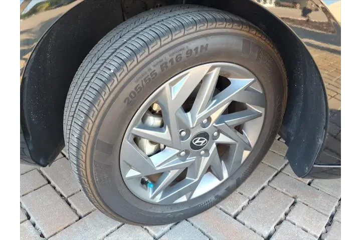 $23990 : Hyundai ELANTRA 2024 SEL 4dr image 9