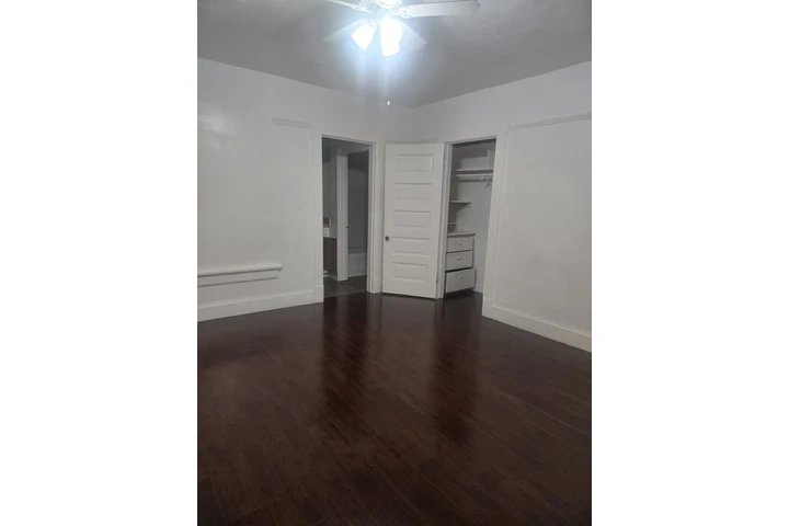 $1000 : CUARTO AMPLIO en RENTA image 2