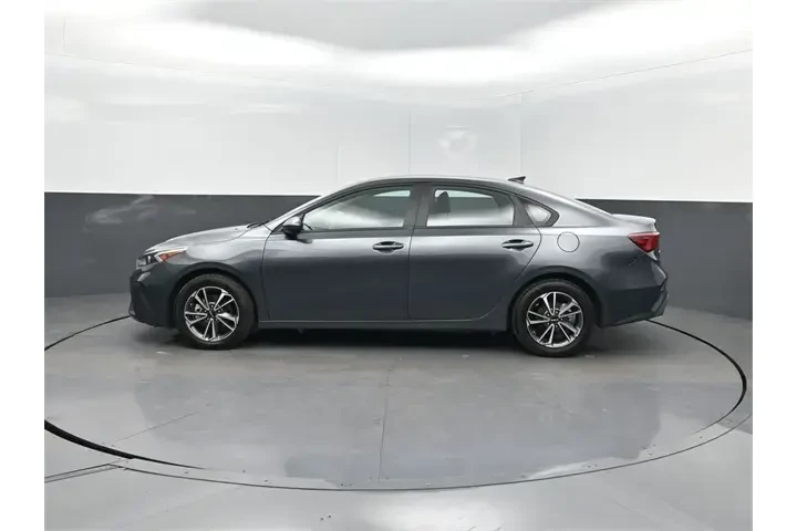 $16901 : Kia Forte 2024 LX 4dr Sedan image 2