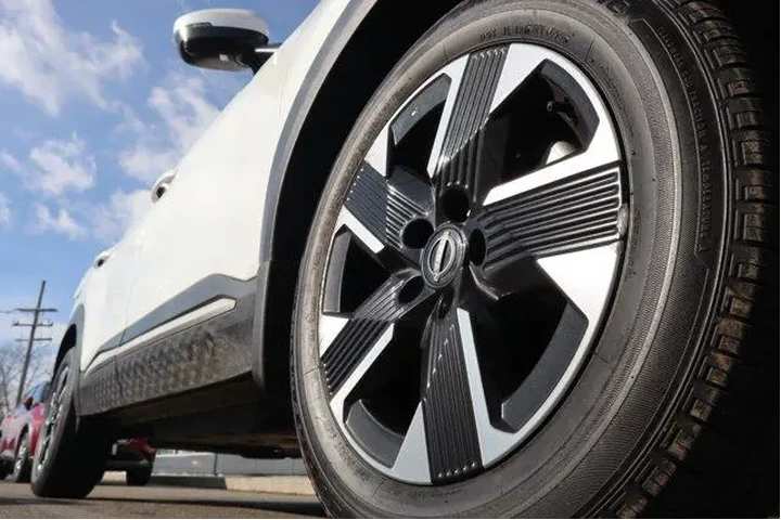 $21108 : Nissan Kicks 2025 AWD SR 4dr image 10