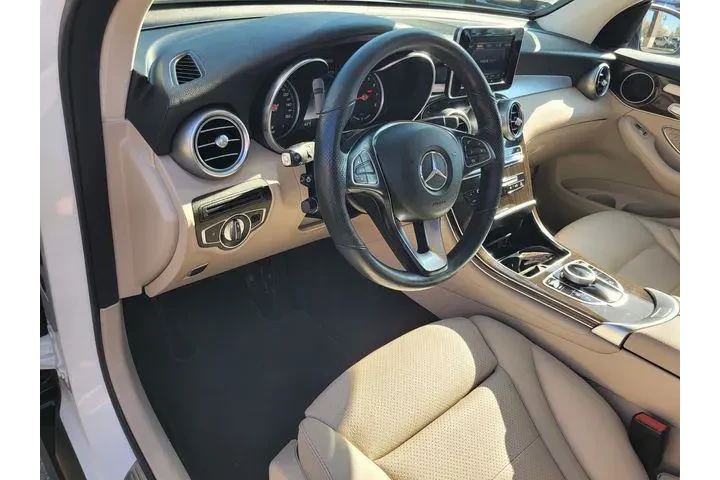 $23192 : Mercedes-Benz GLC 2019 AWD G image 9