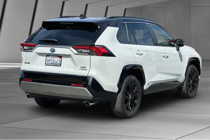 $39900 : Toyota RAV4 Hybrid 2024 AWD image 4