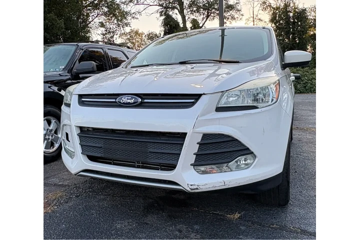 $6525 : 2015 Escape image 3