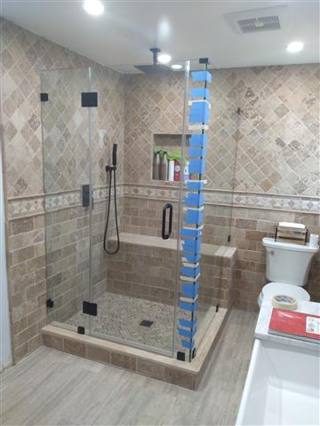 SHOWER DOORS & Ventanas image 4