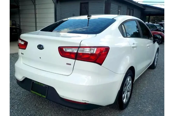 $7924 : 2017 Rio LX Auto image 5