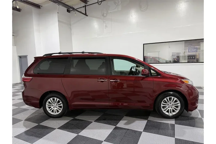 $24929 : Sienna 2017 image 3