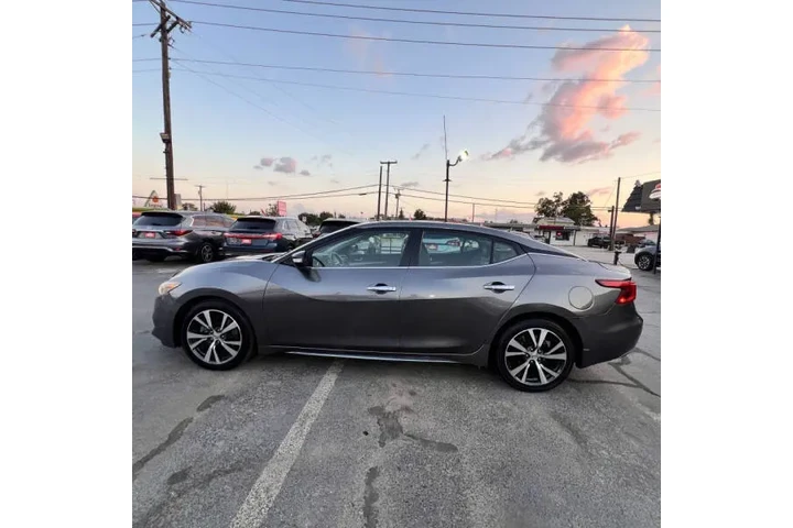 $13495 : 2017 Maxima 3.5 SV image 10