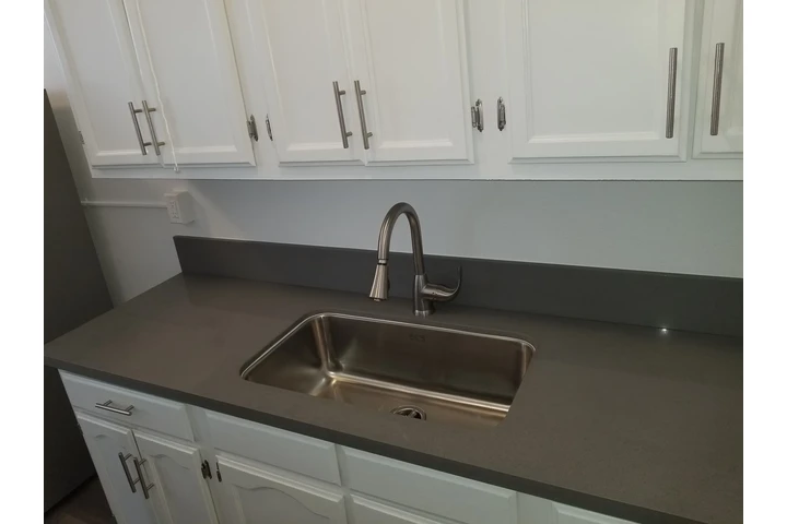 $1475 : 1656 West 11th Place image 3