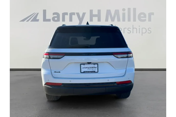 Jeep Grand Cherokee 2024 4x4 image 4