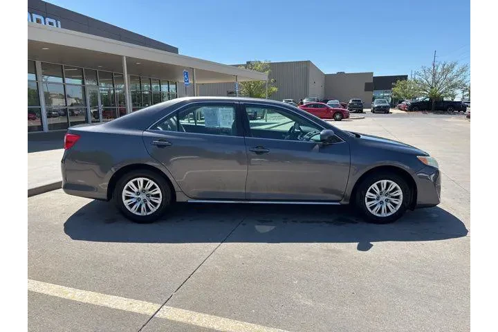 $11998 : Toyota Camry 2013 LE 4dr Sed image 3