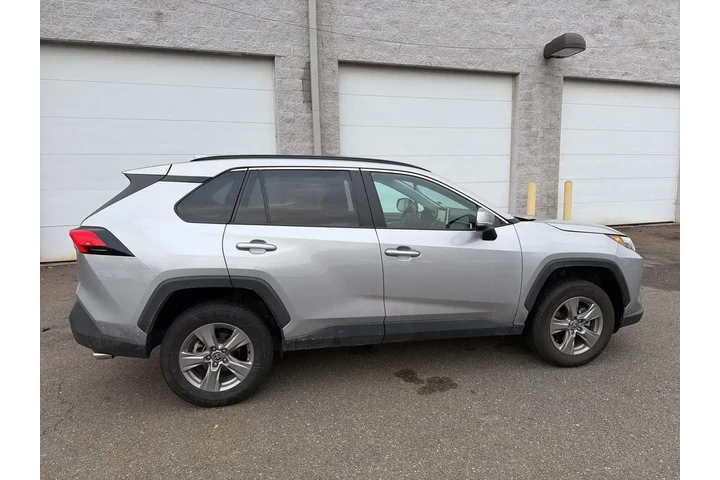$25500 : Toyota RAV4 2024 XLE 4dr SUV image 3