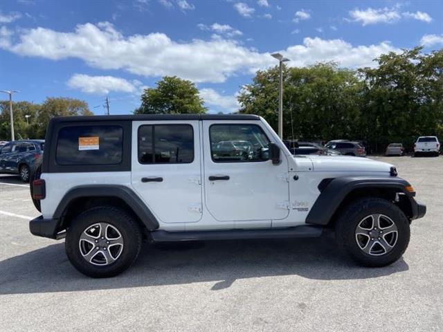 $12000 : Selling My 2020 Jeep Wrangler image 2