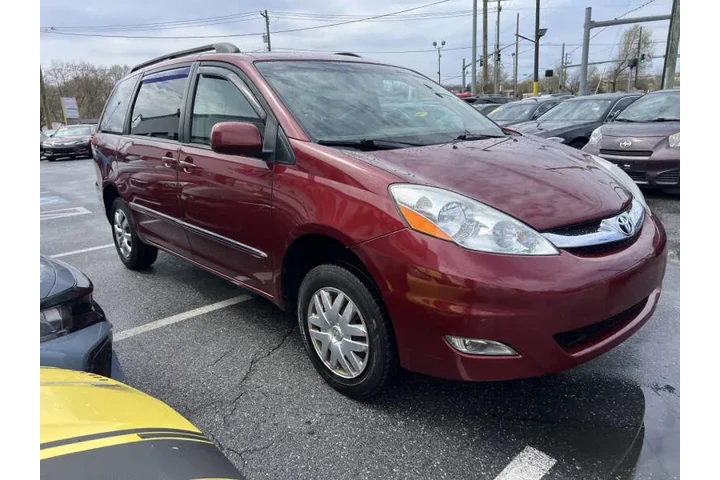 $9500 : 2010 Sienna XLE Limited image 4