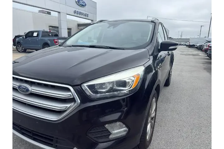 $13000 : Ford Escape 2017 AWD Titaniu image 2