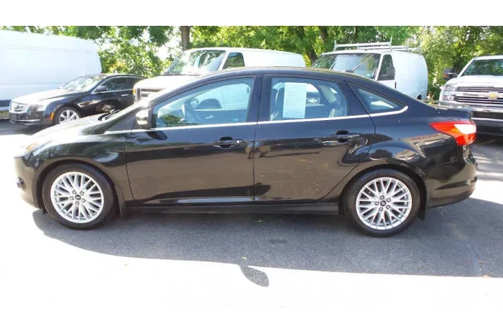 $6900 : 2014 Focus Titanium image 5