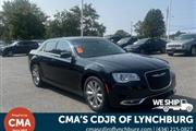 PRE-OWNED 2018 CHRYSLER 300 T en Madison WV