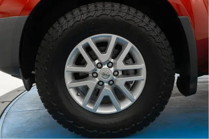 $15000 : Nissan Frontier 2014 4x4 SV image 2