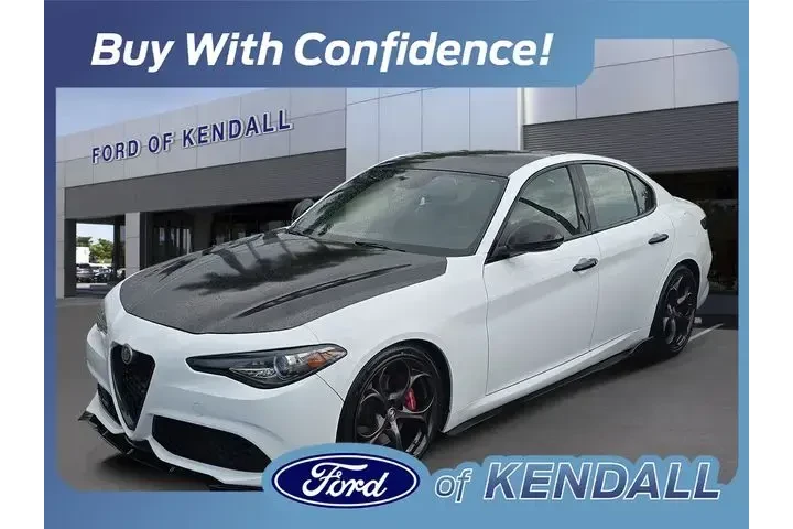 $13990 : Alfa Romeo Giulia 2019 Base image 1