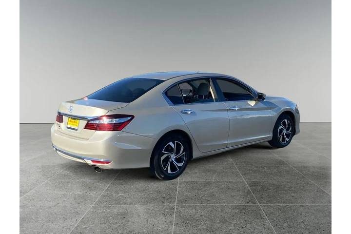 $21762 : Honda Accord 2016 LX 4dr Sed image 5